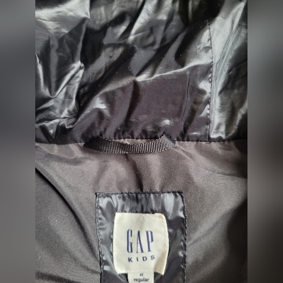 Gap Kids XL 14/16 Girls Black Chevron Fur Hooded Puffer Vest - Picture 9 of 11